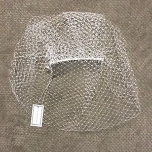 Wedding large comb bridal birdcage veil.